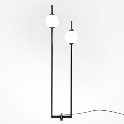 Czarna lampa podłogowa The Sixth Sense 2 na metalowym stelażu