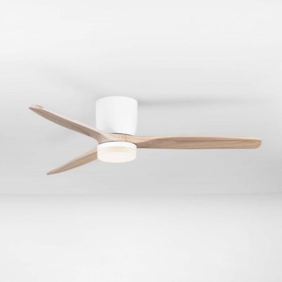 Minimalistyczny wiatrak sufitowy Guarayos na białym stelażu