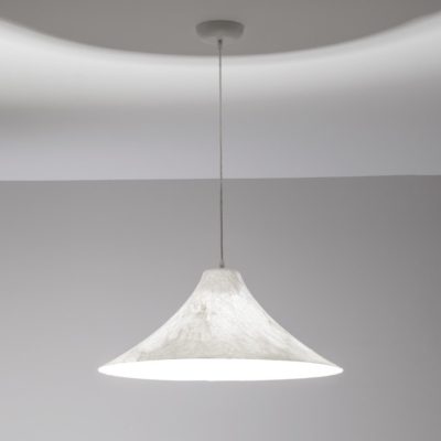 Elegancka lampa wisząca Chancay z białym kloszem