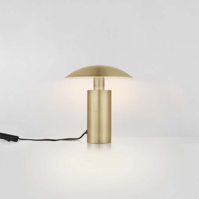 Złota lampa stołowa Tejerias w eleganckim designie