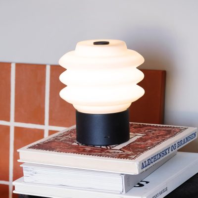 Ściemnialna lampa stołowa Diva LED na czarnej podstawie