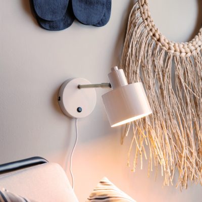 Metalowy kinkiet ścienny Ocean z włącznikiem na stelażu