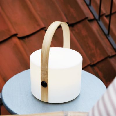 Solarna lampa stołowa Carry z bambusowym uchwytem