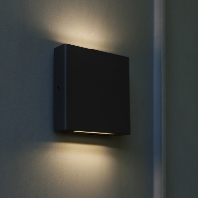 Nowoczesny kinkiet elewacyjny Pili LED w szarym kolorze