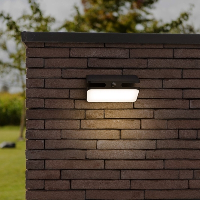 Nowoczesny kinkiet elewacyjny Aero z czujnikiem ruchu