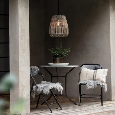 Zewnętrzna lampa wisząca Saigon z plecionym kloszem