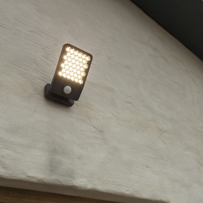 Metalowy kinkiet elewacyjny Atlantis B LED z czujnikiem ruchu