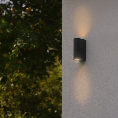 Prosty kinkiet elewacyjny Dion w klasycznym kolorze