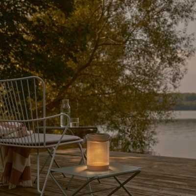 Ściemnialna lampa stołowa Coupar do ogrodu