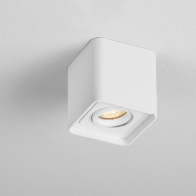 Biały reflektor sufitowy Estero wykonany z metalu