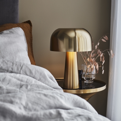 Metalowa lampa stołowa Blanca z kloszem typu kopuła