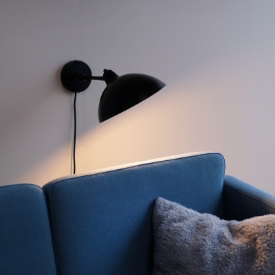 Metalowa lampa ścienna Futura z czarnym kloszem