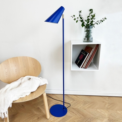 Nowoczesna lampa podłogowa Cale w niebieskim kolorze