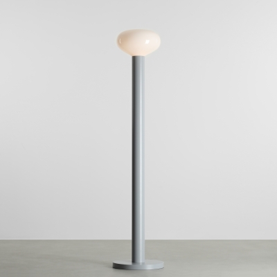 Prosta lampa podłogowa z kloszem w nietypowym kształcie Flo Grey