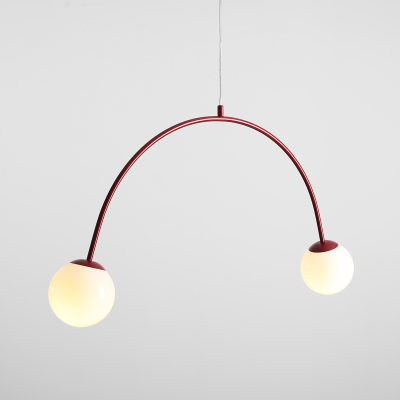 Łukowa lampa wisząca w czerwonym kolorze Una 2