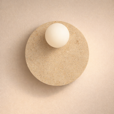 Kinkiet z trawertynu Stone - kulisty klosz