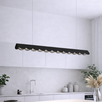 Czarna lampa wisząca z falowanym kloszem Biscuit