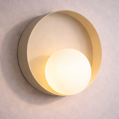 Okrągły kinkiet Mic mokka z kulą-nowoczesny design do sypialni i salonu