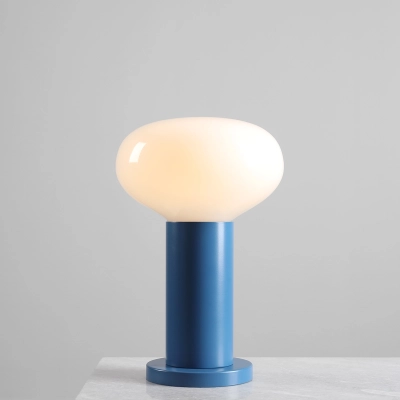 Niebieska lampa stołowa z kloszem w nietypowym kształcie Flo Sky