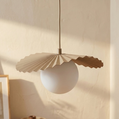 Minimalistyczna lampa wisząca Lark 1 w kolorze mokka z dekoracyjnym detalem