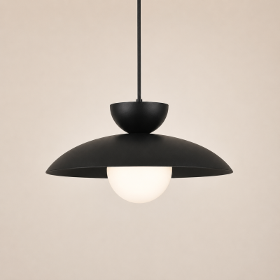 Czarna lampa wisząca z kloszem w formie kopuły Nubo