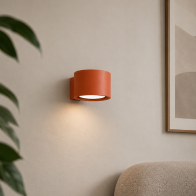 Lampa ścienna Base w kolorze ochry do stylowych aranżacji