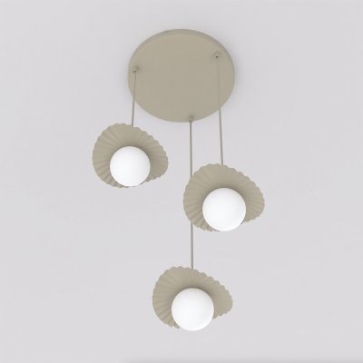 Elegancka lampa wisząca Lark 3 w kolorze mokka z kulami z mlecznego szkła