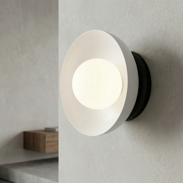biała-lampa-ścienna
