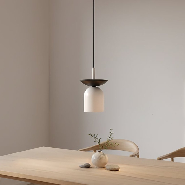 biała-lampa-wisząca-nad-stół