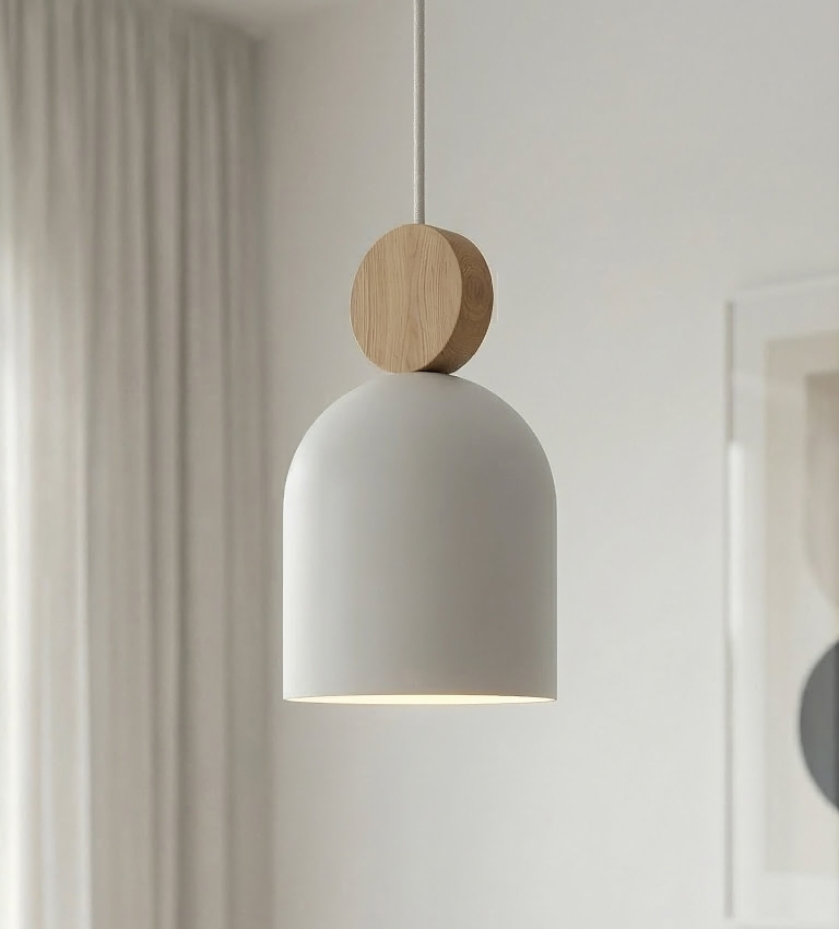 biała-lampa-wisząca-z-naturalnym-akcentem-do-pokoju