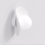 Lampa ścienna Lark z białym stelażem