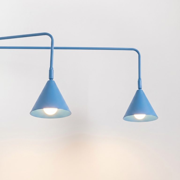 błękitna-lampa-ścienna