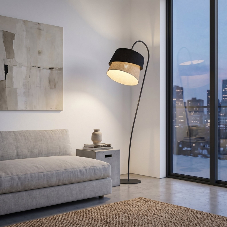 czarna-lampa-podłogowa-z-materiałowym-abażurem