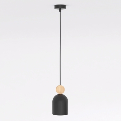 Czarna lampa wisząca Senne z drewnianym elementem