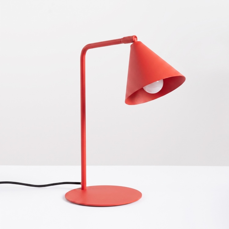 czerwona-lampa-biurkowa
