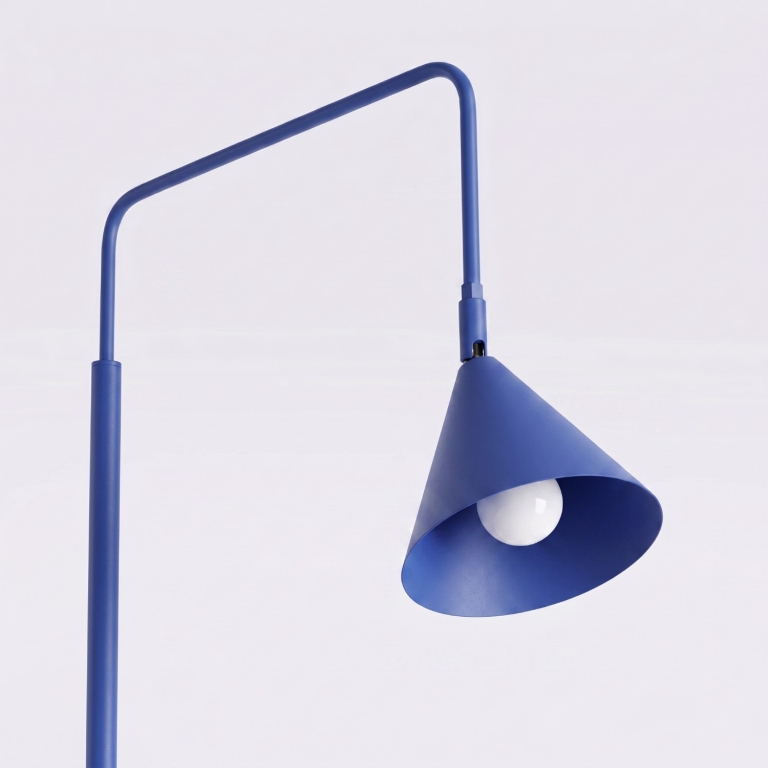 designerska-niebieska-lampa-podłogowa