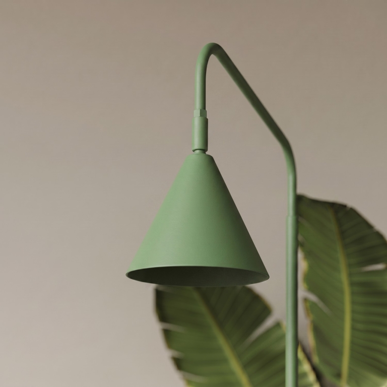 designerska-zielona-lampa-podłogowa-do-sypialni