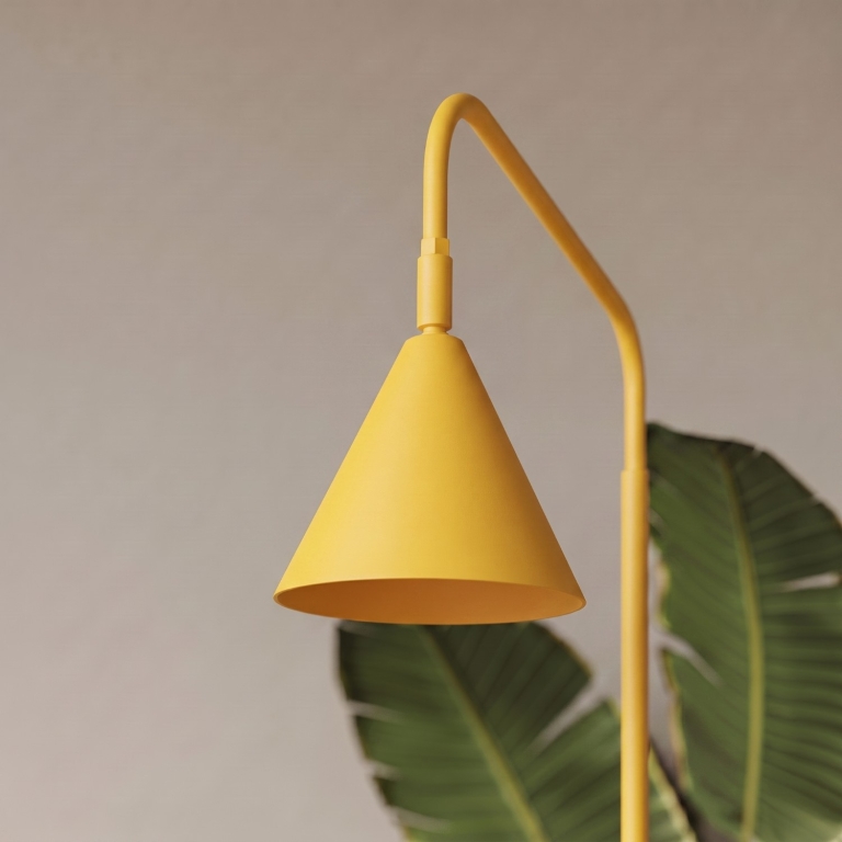 elegancka-żółta-lampa-podłogowa-do-salonu