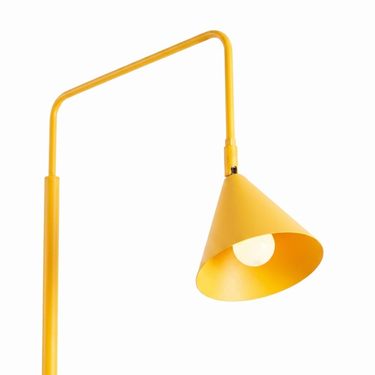 elegancka-żółta-lampa-stojąca-do-salonu
