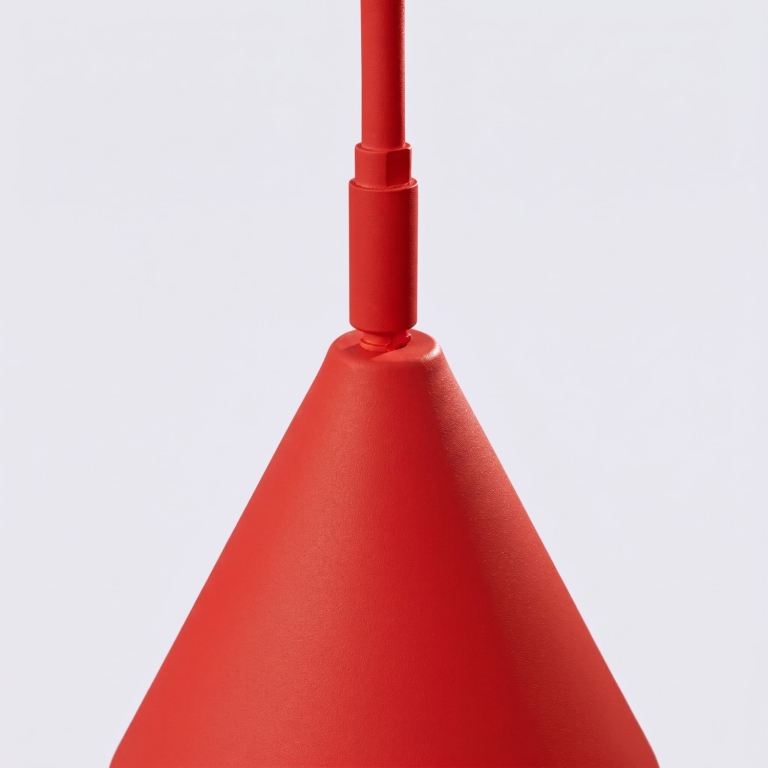 lampa-podłogowa-w-kolorze-czerwonym