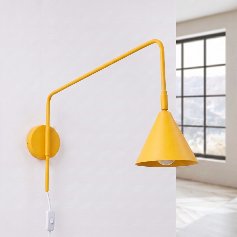 lampa-ścienna-w-kolorze-żółtym