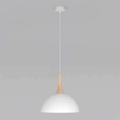 Biała lampa wisząca Noir z drewnianym elementem