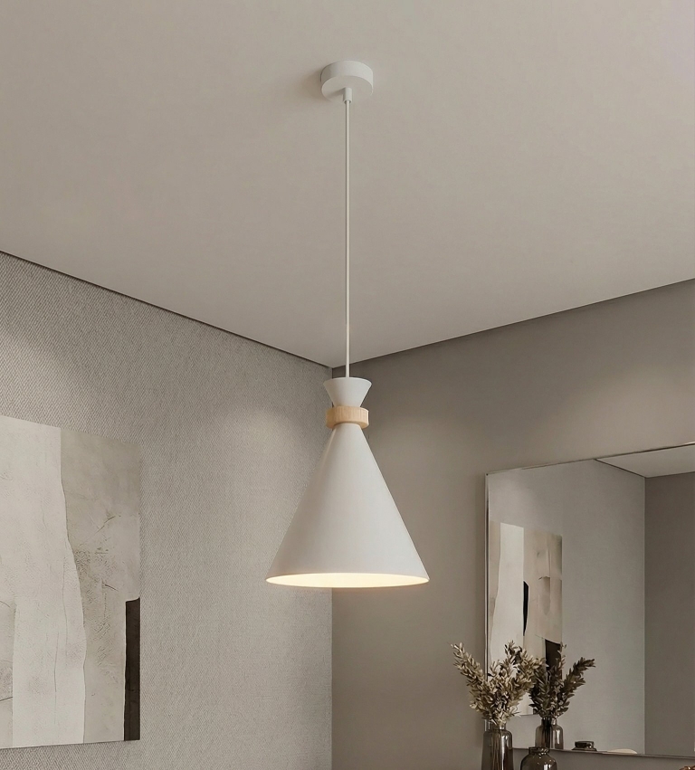 lampa-wisząca-z-drewnianym-wykończeniem-biała