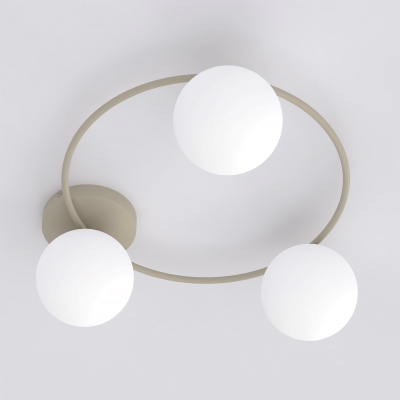 Potrójna lampa sufitowa Neris w minimalistycznym stylu