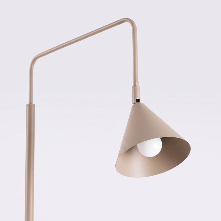 minimalistyczna-taupe-lampa-podłogowa-do-czytania