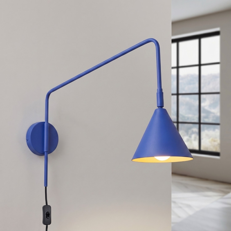 niebieska-lampa-ścienna