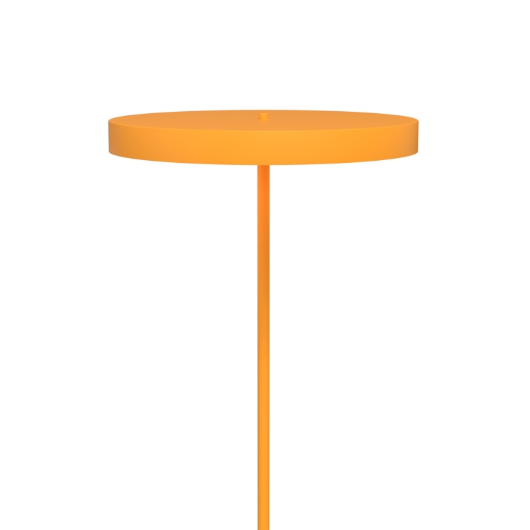 nowoczesna-lampa-stojąca-w-kolorze-pomarańczowym