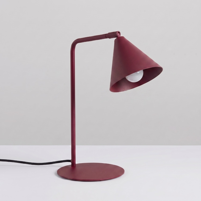 nowoczesna-lampa-w-kolorze-czerwonym