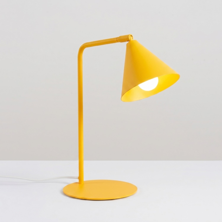 nowoczesna-lampa-w-kolorze-żółtym