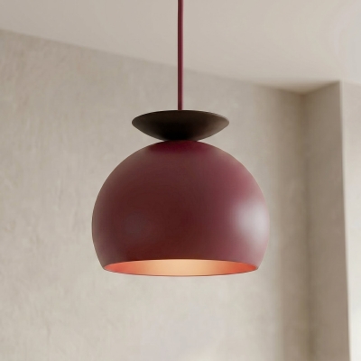 Stylowa lampa Elaris z burgundowym kloszem typu kopuła